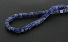 Halskette Kette aus Sodalith Stein Trommelstein Anhänger Kugelkette Edelsteinkette Collier Edelstein Heilstein Halsschmuck Schmuckkette Schmuckanhänger Heilsteinkette Perlen Kugel Sodalithkette Sodalithschmuck Sodalithstein