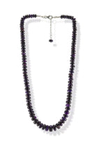 Halskette Kette aus Sugilith Stein Trommelstein Anhänger Perlenkette Kugelkette Buttonkette Collier Halskette Halsschmuck Schmuckcollier Kettenschmuck Schmuck Schmuckstein Edelstein Heilstein Geschenkidee Sugilithstein Sugilithschmuck Sugilithkette Sugilite
