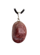 Halskettenanhänger Kettenanhänger Kettenschmuck Thulit Stein Trommelstein Anhänger Edelstein Heilstein Rohstein Rohstück Schmuck Halsschmuck Schmuckstein Silberschmuck Silberanhänger Schmuckanhänger Thulitstein Thulitschmuck Thulite