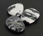 Zebramarmor Zebra-Marmor Zebra Marmor Stein Trommelstein Anhänger Handstein Daumenstein Seifenstein Handschmeichler Taschenstein Schutzstein Massagestein Dekostein Edelstein Heilstein Schmuckstein Rohstein Rohstück Kugel Dekokugel Herz Figur Dekofigur